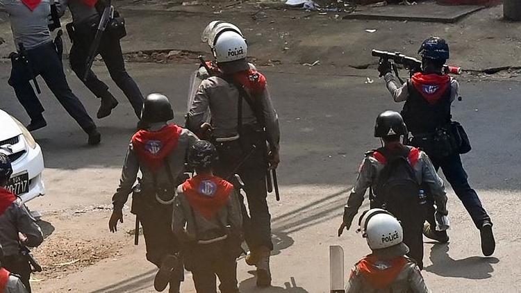 Myanmardaki darbe protestolarında bir kişi daha öldü