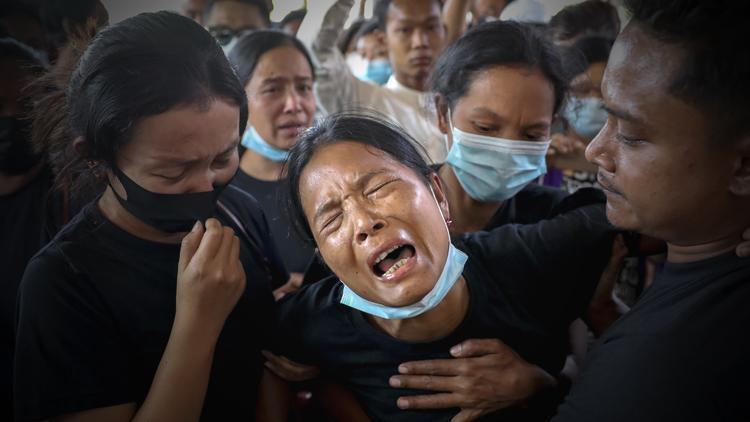 Myanmarda olaylar büyüyor: 18 kişi hayatını kaybetti