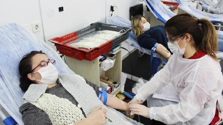 Kızılay’ın ‘İyi ki varsın kan dostum’ kampanyasına kan ve kök hücre bağışı