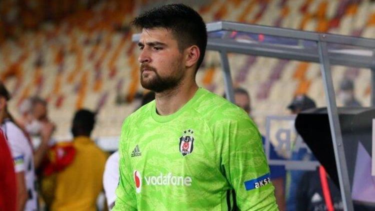 Son dakika: Beşiktaşta Ersin Destanoğlu rahatsızlandı, kaleye Utku Yuvakuran geçti