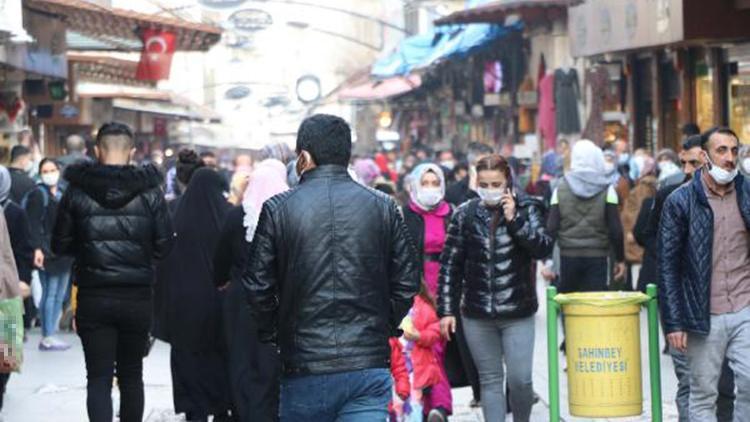 Gaziantepte çarşı ve meydanlarda yoğunluk