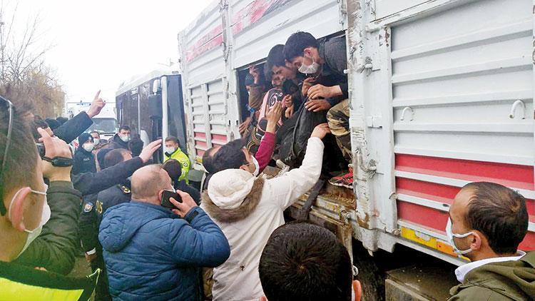 Dehşete düşüren manzara: TIR’dan 114 kaçak göçmen çıktı