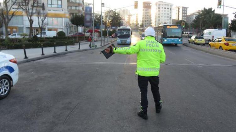 Kadıköyde toplu taşıma araçlarında koronavirüs denetimi