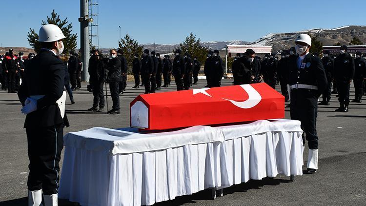 Sivasta kalp krizi sonucu vefat eden polis memurunun cenazesi toprağa verildi