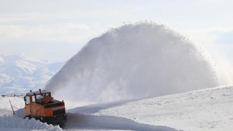 Van, Hakkari ve Bitliste 450 yerleşim yeri, kardan kapandı