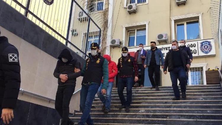 İstanbulda bankadan çıkan kişilere kapkaç 4 gözaltı