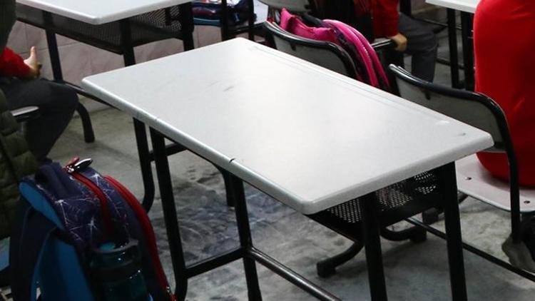 İzmirde başörtülü öğrencinin okula alınmadığı iddiası MEB: İlkokul yöneticisi ve öğretmen açığa alındı