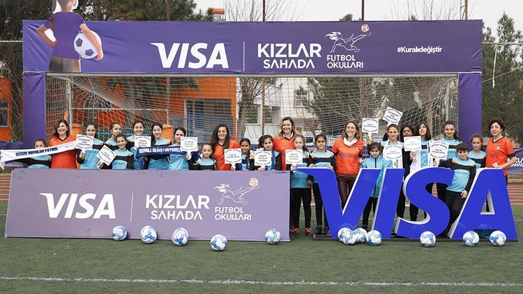 Defnespor Visa Kızlar Sahada Futbol Okulu antrenörü Gülen Akar: Kadın ligleri maddiyat konusunda her zaman sıkıntılıydı