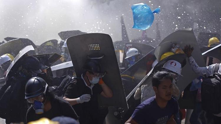 Myanmarda güvenlik güçlerinin ateş açtığı 3 protestocu öldü