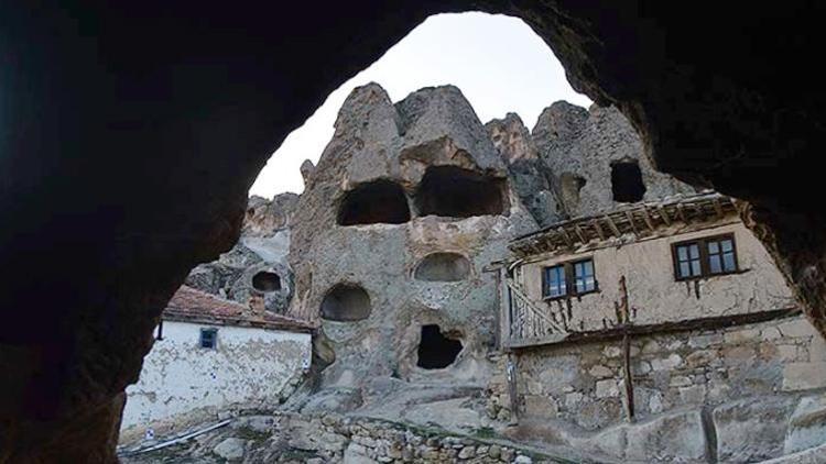 Frigyanın kalbi Ayazini köyündeki mağaralar turistleri cezbediyor