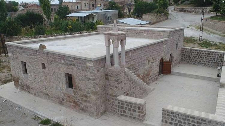 Kayseride 8 asırlık camiye restorasyon