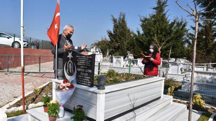 Dünya Kadınlar Gününde şehit kızlarının kabrini ziyaret edip, gözyaşı döktüler