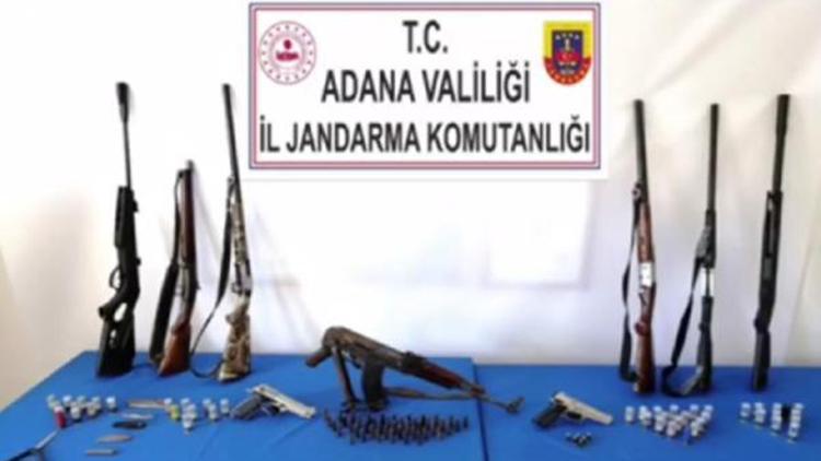 Adanada ruhsatsız silah ve mühimmat bulunduran 5 kişiye gözaltı