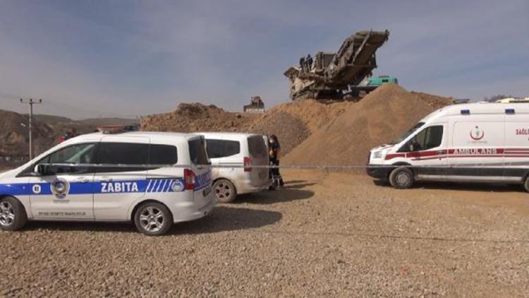 Taş kırma makinesinin haznesine düşen operatör öldü