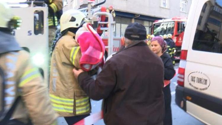 Gaziosmanpaşada korkutan yangın 1i bebek 3 kişi kurtarıldı