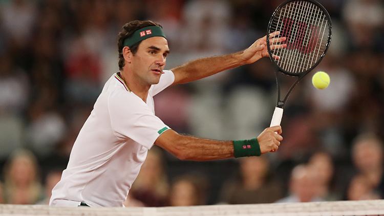 Roger Federer kortlara galibiyetle döndü
