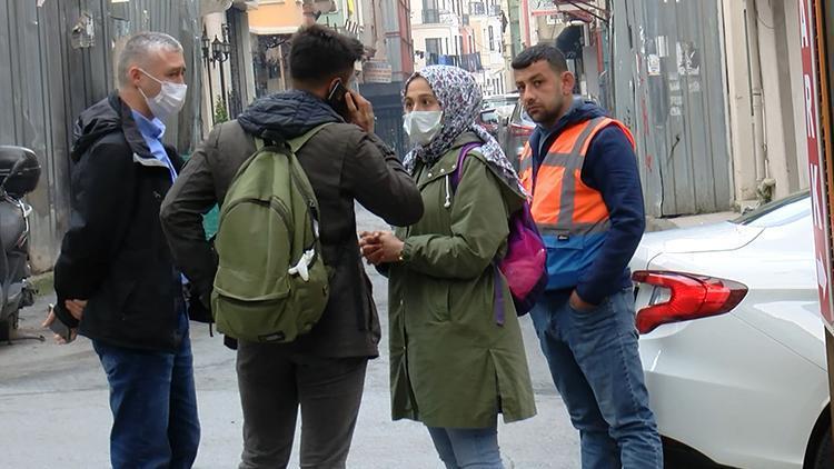 Beyoğlunda labarotuvar çalışanı kadın adres ararken kapkaça uğradı