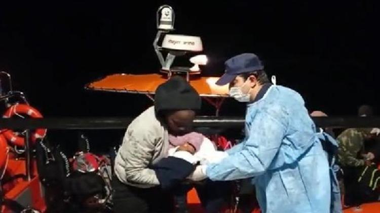 Botları su alınca Çıplak Adaya çıkan 27 kaçak göçmen kurtarıldı
