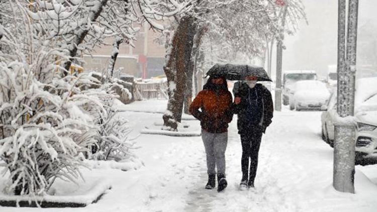 Muş’ta yoğun kar yağışı; 134 köy yolu ulaşıma kapandı