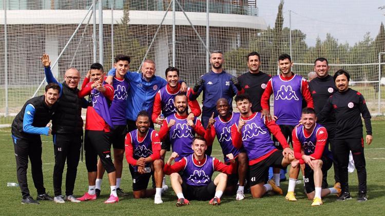 Antalyaspor derbiye hazır, takımda 2 eksik