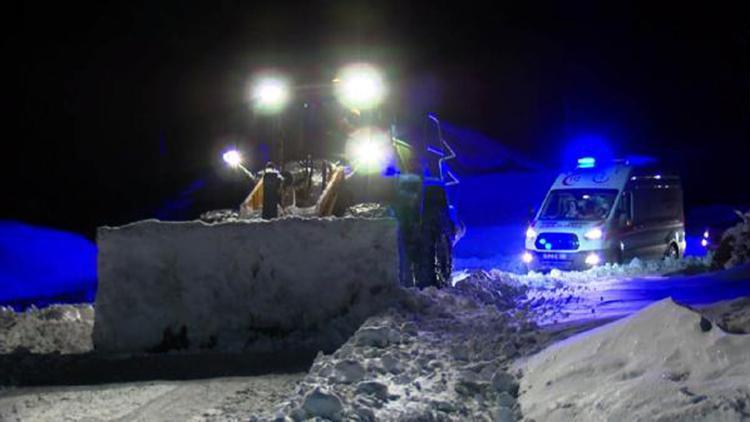 Kardan yolu kapanan köydeki KOAH hastası için 5 saat süren seferberlik
