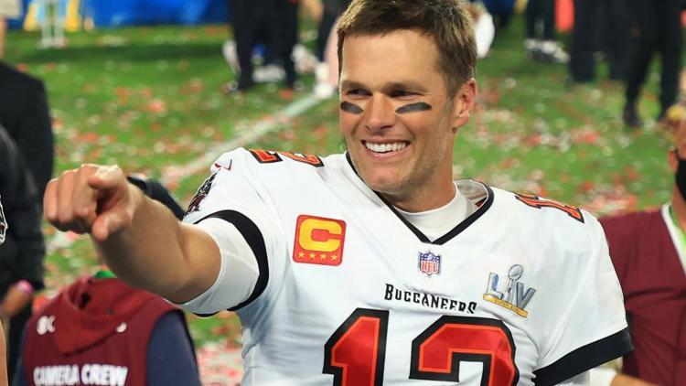 NFL şampiyonu Buccaneers, Tom Bradynin sözleşmesini yeniledi
