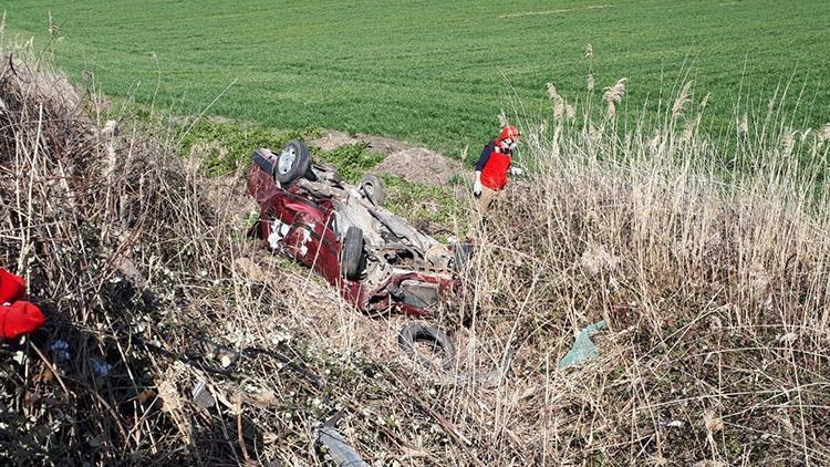 Bandırmada şarampole devrilen otomobilin sürücüsü hayatını kaybetti