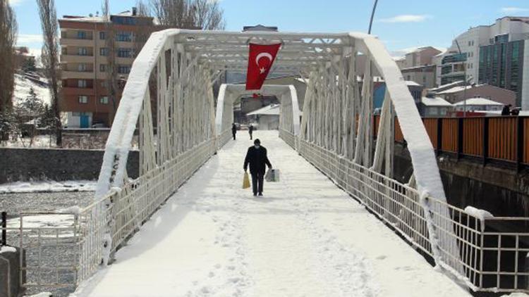 Yüksek riskli Ardahanda, eksi 15 derecede sokaklar boş kaldı