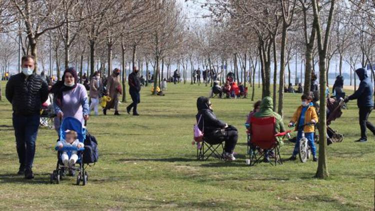 İzmit’te güneşli havayı görenler sahile akın etti