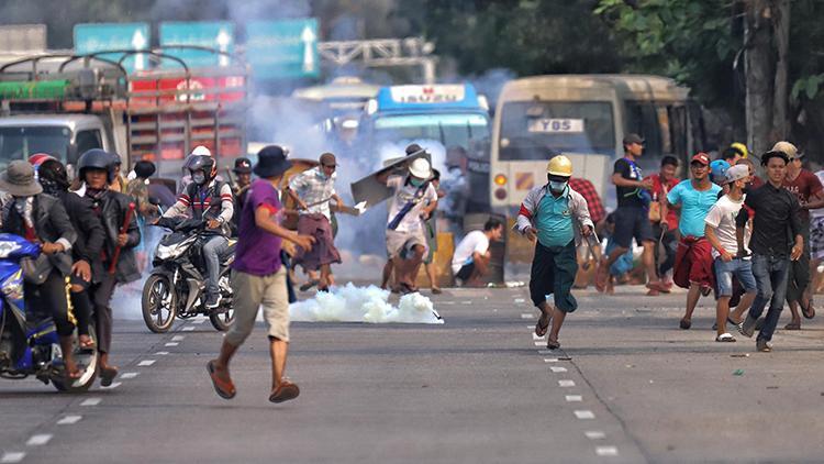 Myanmarda bugünkü protestolarda en az 7 kişi yaşamını yitirdi