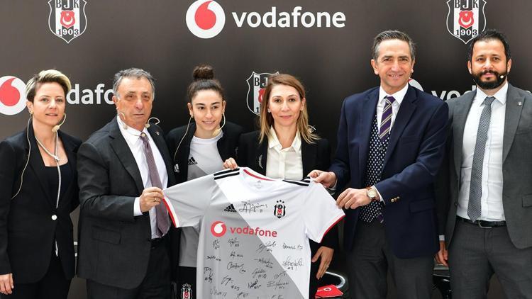 Ahmet Nur Çebiden Beşiktaş taraftarına KaraKartal paketi için çağrı