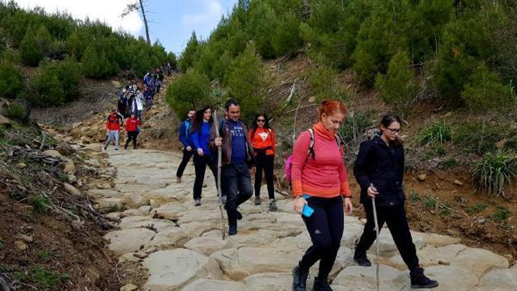 Doğayı yürüyerek keşfediyorlar