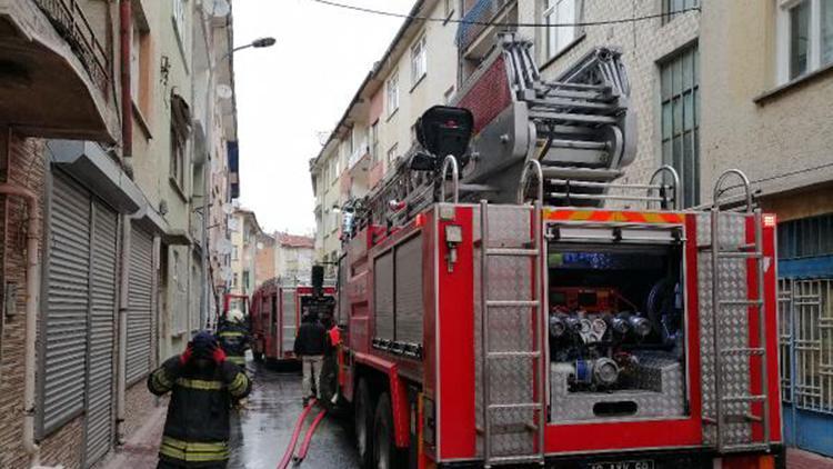 Konyada ev yangını; 8i çocuk 10 kişi dumandan etkilendi