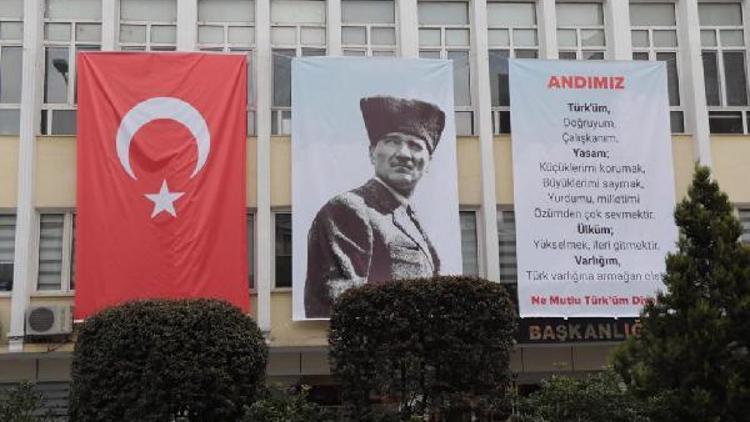 Kırklareli Belediye binasına Andımız pankartı asıldı