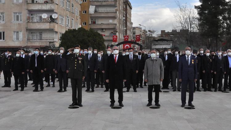 Diyarbakırda askerlerden Şehitler ölmez vatan bölünmez yürüyüşü