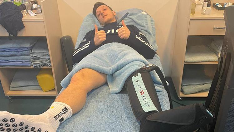 Fenerbahçede Mesut Özilden sakatlığı hakkında paylaşım