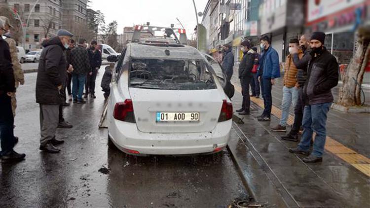 Muşta park halindeyken alev alan otomobil kullanılamaz hale geldi