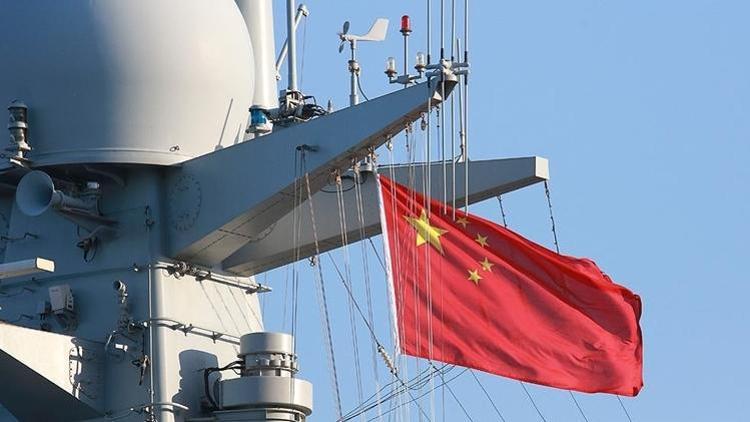 Çin destroyerinden tehlikeli yakınlaşma