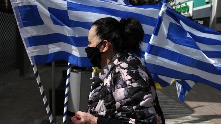 Yunanistanda Kovid-19 kısıtlamaları gevşetiliyor