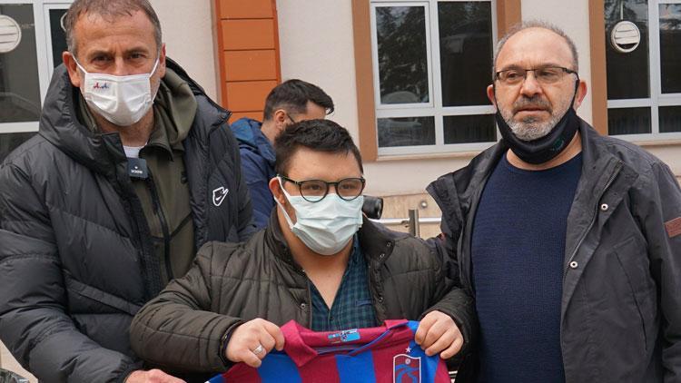 Trabzonspor Teknik Direktörü Abdullah Avcı, down sendromlu ve otizmli çocukları ziyaret etti