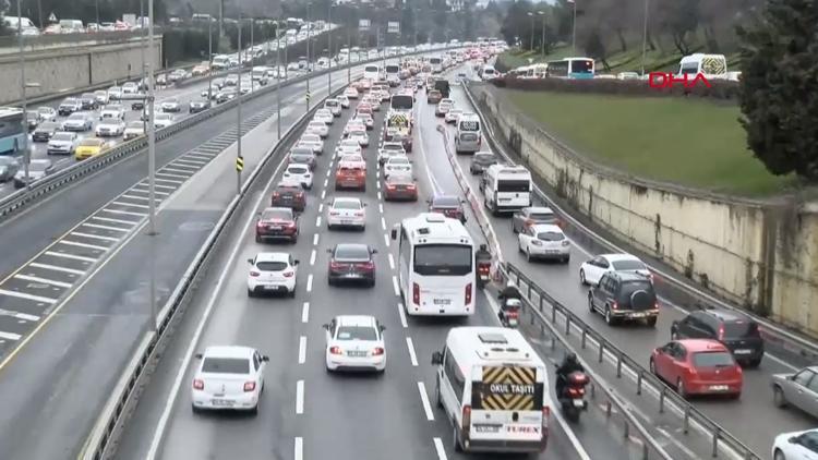 İstanbulda kısıtlama sonrası trafik yoğunluğu