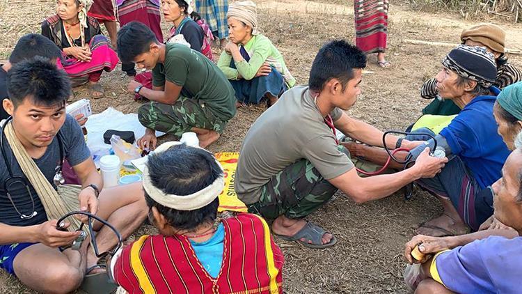 Myanmarda darbecilerden kaçan binlerce Karen yerinden oldu