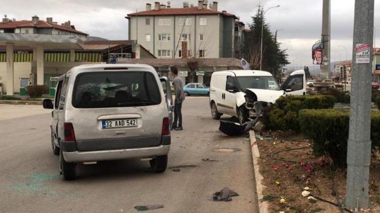 Dinarda kaza: 3 yaralı