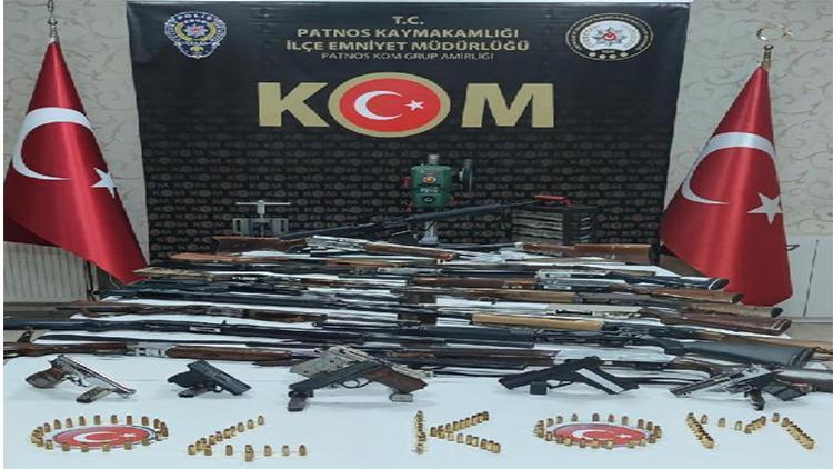 25 tüfek ve tabanca ile yakalanan 3 kişi tutuklandı