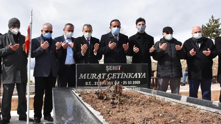 Muhsin Yazıcıoğlu ile birlikte hayatını kaybedenler mezarları başında anıldı