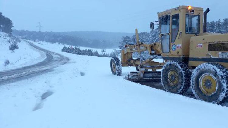 Eskişehir’de etkili olan kar, yolları kapattı