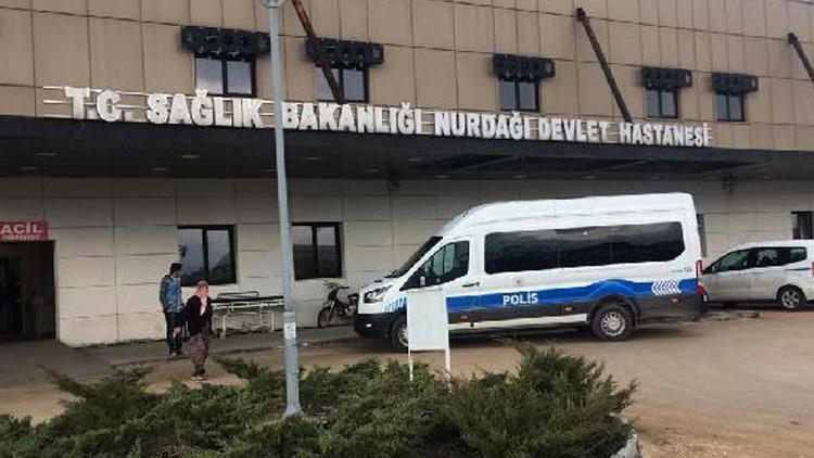 Hafif ticari araç bariyerlere çarptı 2 ölü, 2 yaralı