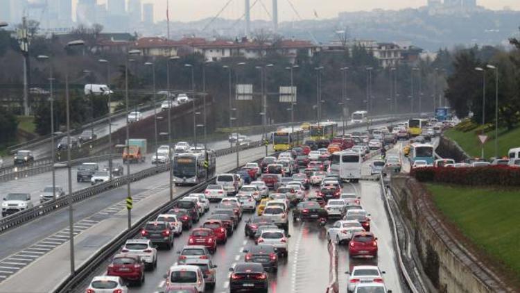 İstanbulda kar nedeniyle trafik yoğunluğu