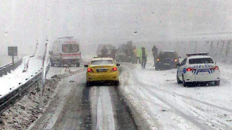 Zonguldakta yoğun kar yağışı Kazalar oldu... Trafik aksadı