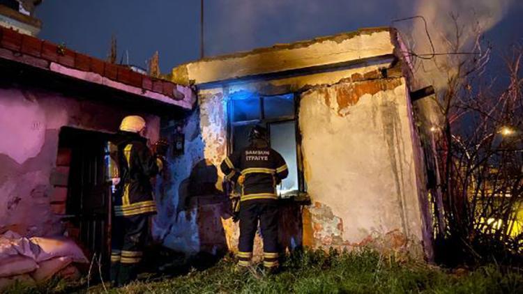 Müstakil ev, yangında kullanılmaz hale geldi